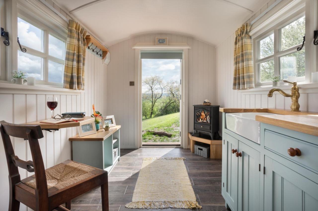 The Heron Shepherds Hut At Lyth Valley Brigsteer Екстер'єр фото